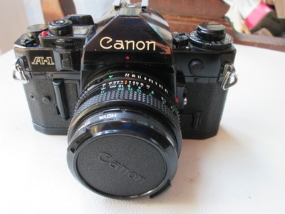 APARAT CANON A1 Z OBIEKTYWM CANON 50 / 1,8