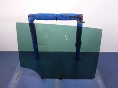 Peugeot 3008 i стекло дверь задняя правая задняя 13 фото №1