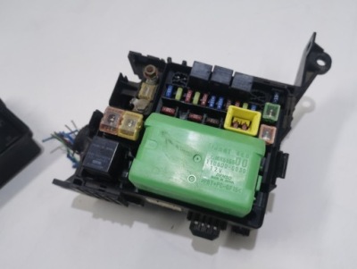 Предохранители коробка mitsubishi outlander 03-06 фото №1