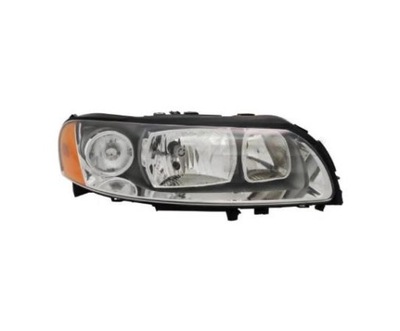 LAMP FRONT VOLVO V70 05- 30698836 RIGHT NEW CONDITION  