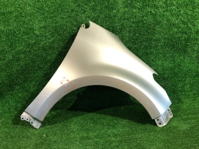 Крыло передний правый toyota yaris iv фото №1