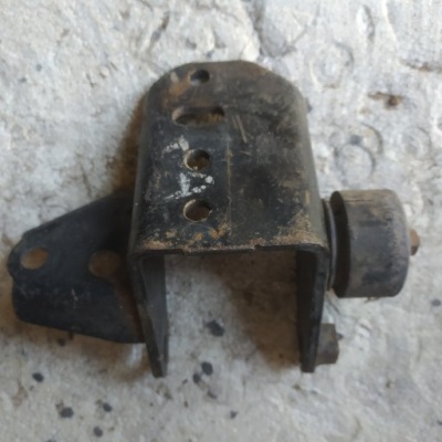 Кронштейн двигуна toyota avensis t25 lift 2.0 d4d фото №1