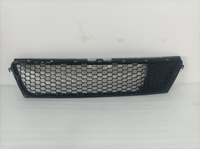 Решітка середня бампера dacia logan фото №1