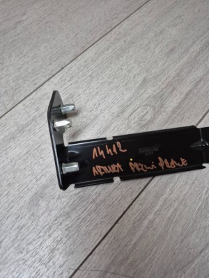 14412. mclaren artura кронштейн двері праве 16ad912cp фото №1