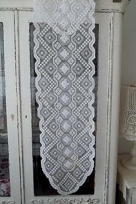 Serweta koronkowa, kołkowa biała 120/29 cm