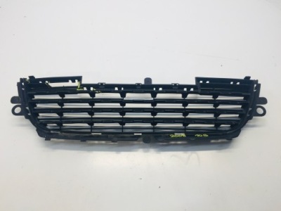 Решітка w бампер peugeot 2008 2015r фото №1