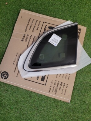 Jeep cherokee kl скло кузовна права nowa оригінальний номер фото №1