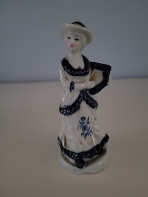 FIGURKA KOBIETY PORCELANA