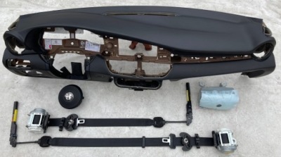 Alfa romeo giulia панель приладів консоль панель приладів подушка безпеки подушки безпеки повітряні ремені pas фото №1