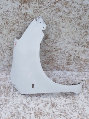 Suzuki splash крила правий перед передній фото №1