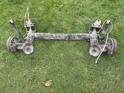 Peugeot 208 балка підвіска заднього гальмівні барабани фото №1