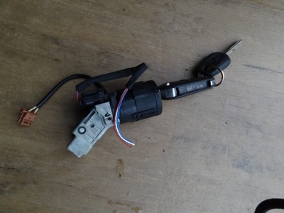 Peugeot 208 ii 2021 1,2 thp замок зажигания + ключ org фото №1