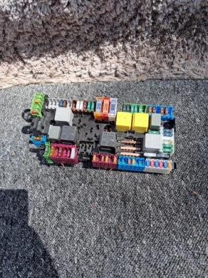 Коробка предохранителей mercedes sprinter w907 a9075450100 фото №1