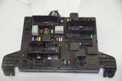 Коробка запобіжників 13368652 opel astra j фото №1