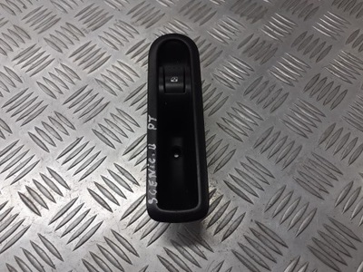 Панель стекло правый задняя renault scenic ii 156013870 фото №1