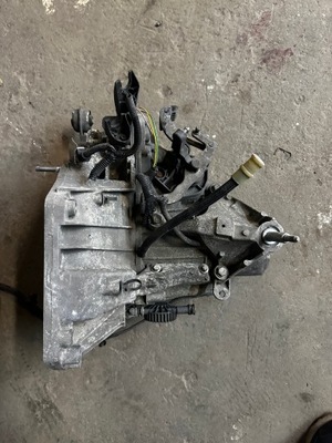 Коробка передач передач renault captur clio iv 0.9 tce 320105699r фото №1