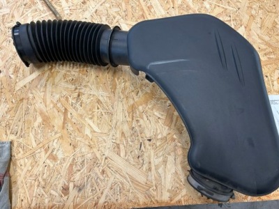 Резонатор повітрозабірник повітря dodge charger ii gen vi 04861926af 6801 фото №1