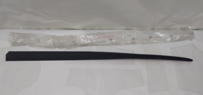 Молдинг уплотнитель дверь правый перед honda accord viii 08-15 r. фото №1