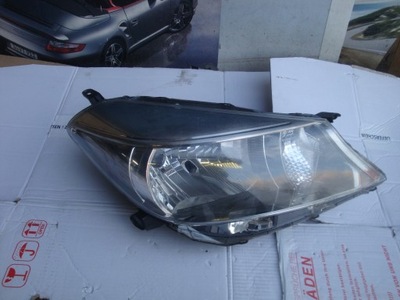 Toyota yaris ii лампа передняя правая фото №1