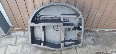 Toyota yaris cross вкладыш багажника 64993-0d060 фото №1