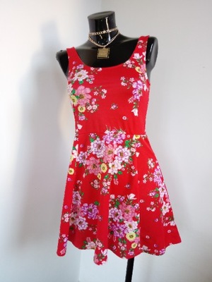 Czerwona letnia sukienka dopasowana rozkloszowana H&M kwiaty boho lato midi