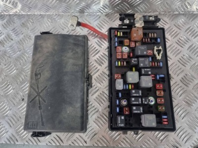 Opel insignia a 2017 рамка / модуль предохранителей 13485544 фото №1