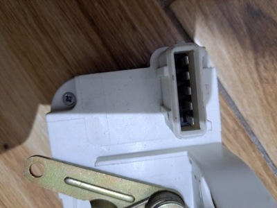 Замок дверь правый задний peugeot 206- 406 фото №1