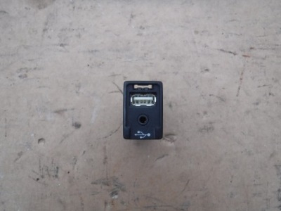 Панель usb aux toyota hilux 86190-0k030a фото №1