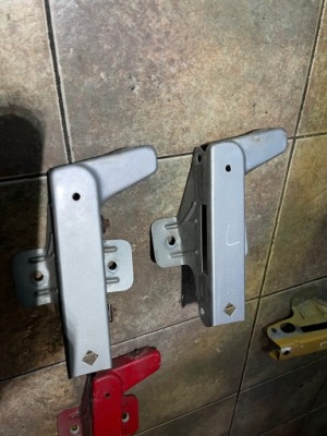 Кронштейн крыла левый trafic vivaro primastar 06-14 rok фото №1