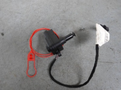 Audi a1 8x привод крышка горловины  топливной  оригинал фото №1