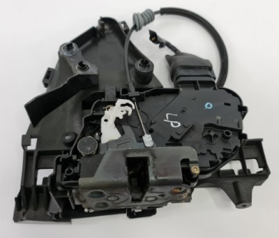 Замок дверь левый перед volvo v50 30699787 europa фото №1