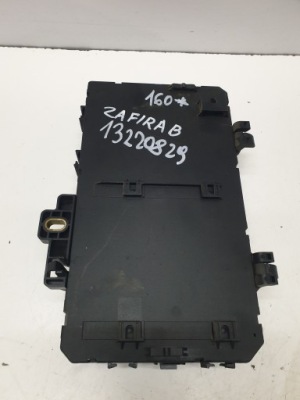 Коробка предохранителей opel zafira b 13220829 фото №1