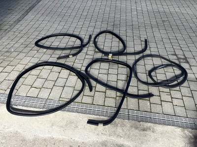 Прокладка кришки багажника land rover range rover velar l560 j8a243712ac фото №1