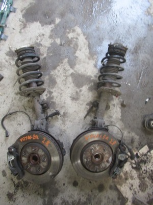 Поворотный кулак амортизационная стойка правая grand voyager 2.8 фото №1