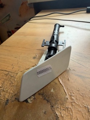 Land rover discovery sport 2015 омыватель лампы оригинал левый фото №1