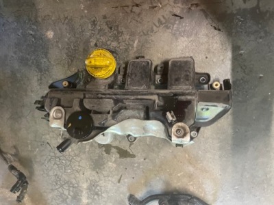 X-trail t32 1.7dci крышка клапанов 18306606r фото №1