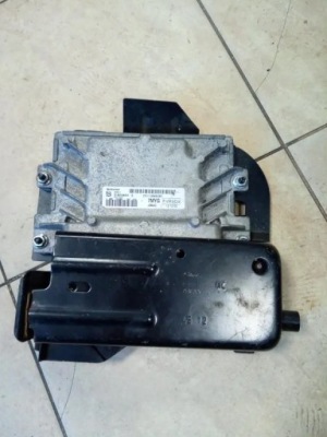 Бортовий комп'ютер двигуна ford оригінальний номер cv11-12a650-bg фото №1