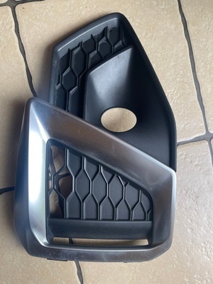 Audi a4 b9 19- s-line решітка бампера оригінал фото №1