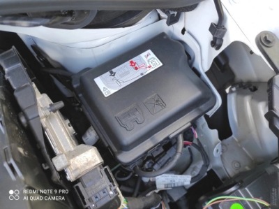 Коробка запобіжників низ капот citroen c3 iii lift 1.2 vti фото №1