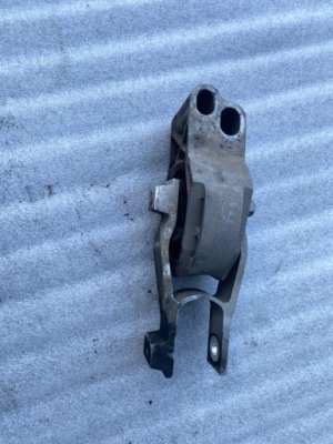 Volvo xc40 2.0 d кронштейн подушка двигуна фото №1