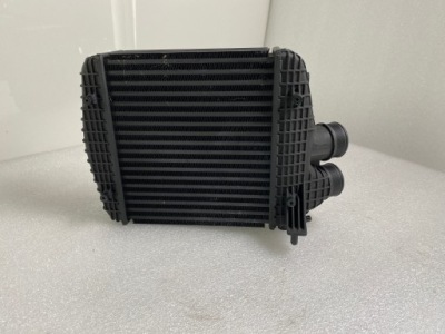 Интеркулер правый maserati levante 3.0 v6 3.8 v8 фото №1