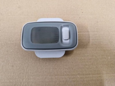 FIAT 500L LAMPKA PODSUFITKI OŚWIETLENIE KABINY TYŁ