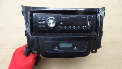 Радіо usb aux вкладка hyundai i30 ii 2012- фото №1