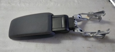 Audi q3 83a подлокотник кожа 20r фото №1