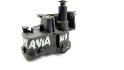 Skoda octavia iii lift привод крышка заливной 7p0810773f фото №1