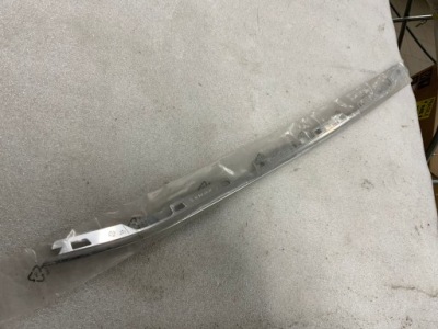 Молдинг решётка радиатора хром решётка peugeot 301 оригинальный номер 9676949077 фото №1