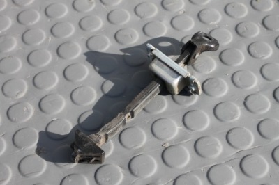 Ограничитель дверь левый задняя задний mazda cx-3 фото №1