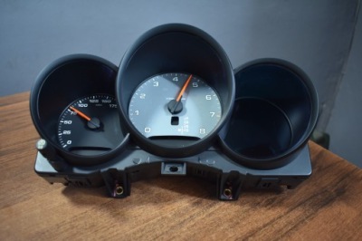 Idealny лічильник прилади porsche macan usa 1 фото №1