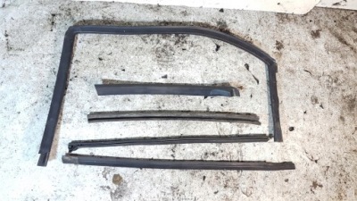 Уплотнители стекло левый задний  комплект  alfa romeo 156 sedan фото №1