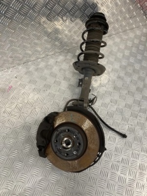 Амортизационная стойка поворотный кулак левый перед aygo x 22- 1.0 фото №1